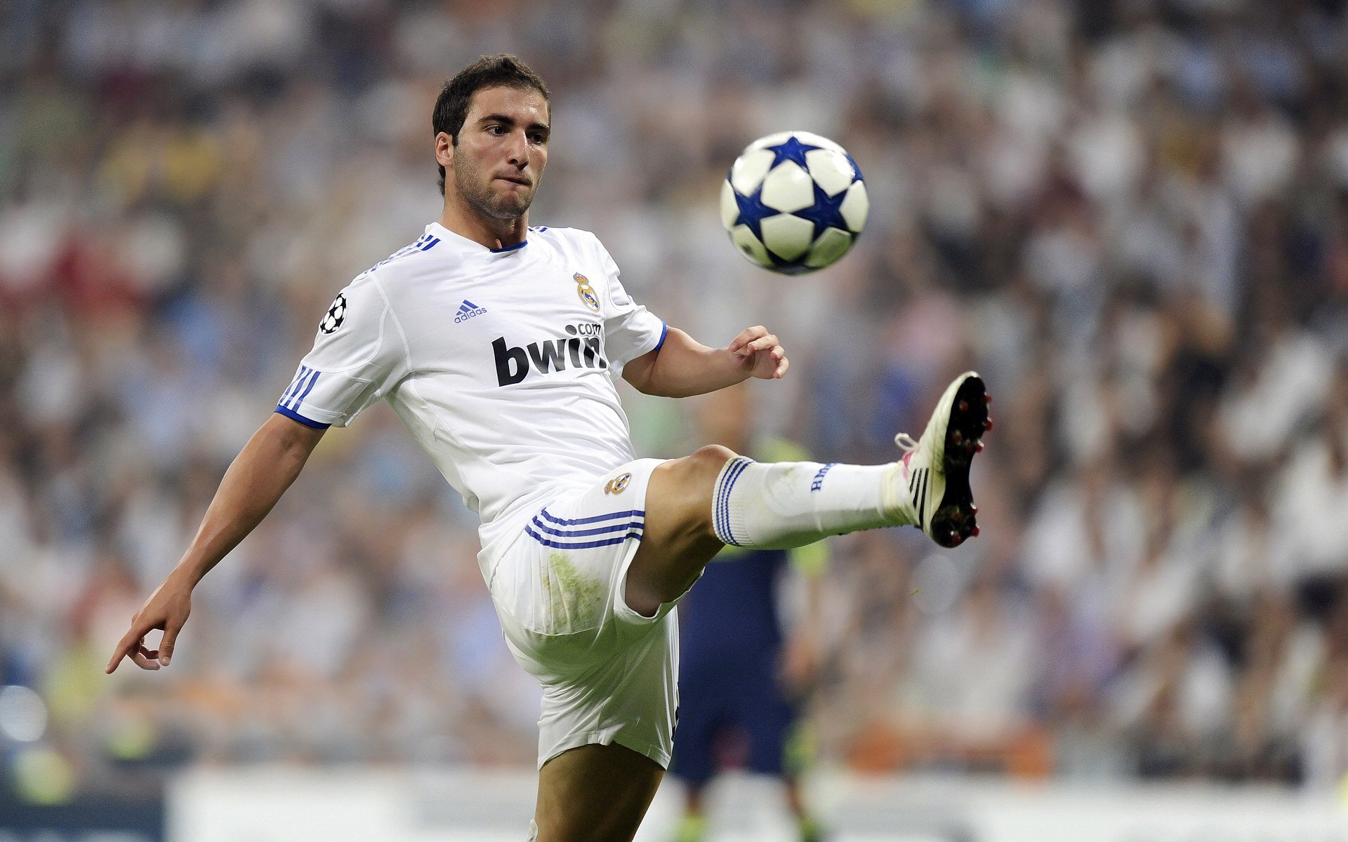 是否应将球员评分与球迷互动绑定,提升球员评级